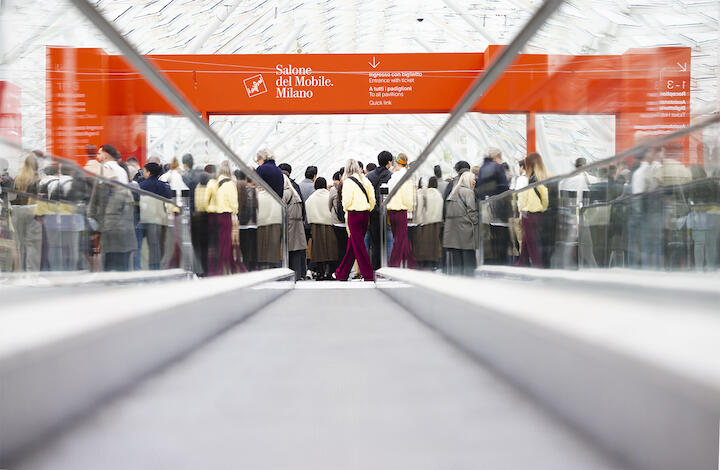 Eingangsbild mit Rolltreppe der Salone Interazionale del Mobile.