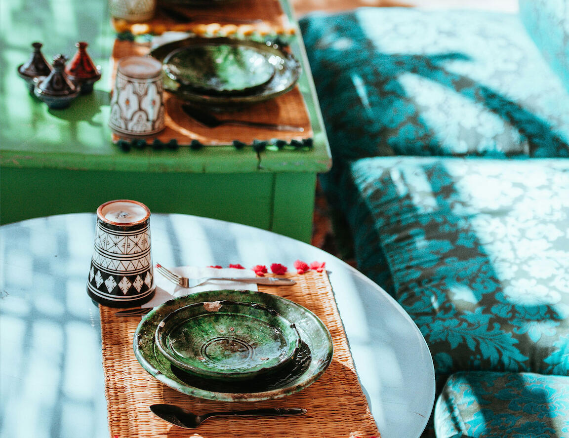 Ein gedeckter Tisch im Afrohemian Dekor