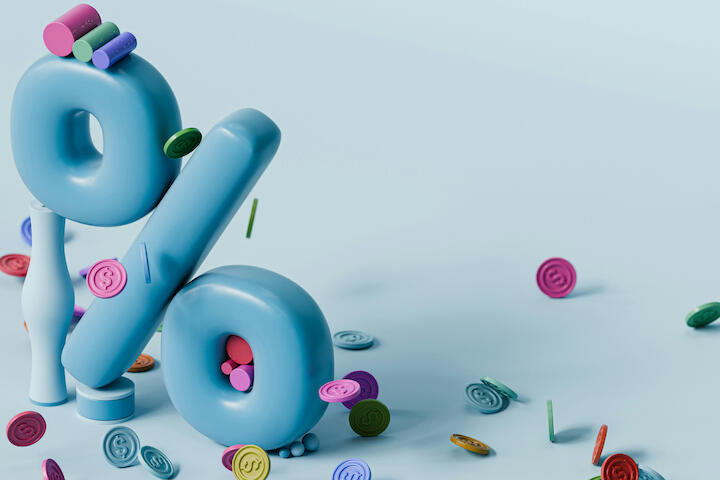 Prozentzeichen auf das Geldmünzen fallen