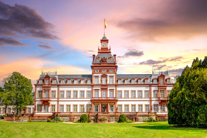 Ein Schloss im Sonnenuntergang